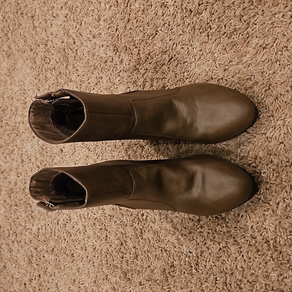 NWT WILD DIVA ANKLE ZIPPER HEELED BOOTS BROWN - Picture 2 of 12